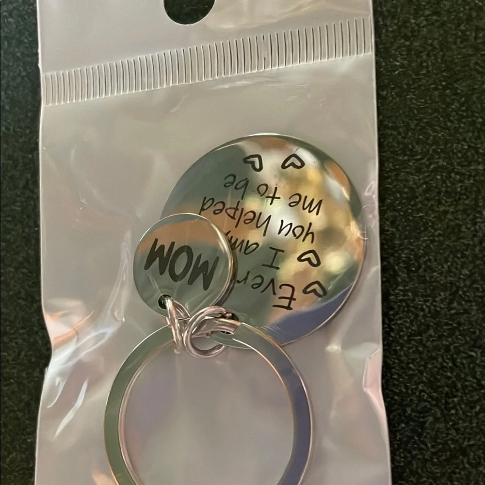 🎉2/$5 Silver Mom Keychain - Picture 3 of 6